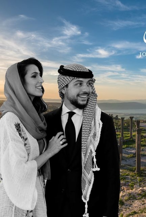 شعار نفرح بالحسين يرافق صور العرسان