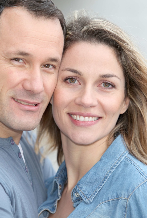 ليست صفات الرجل الأربعيني وحدها هي التي تجذب المرأة إليه بل قدرته على تحقيق الأمان للمرأة أيضاً