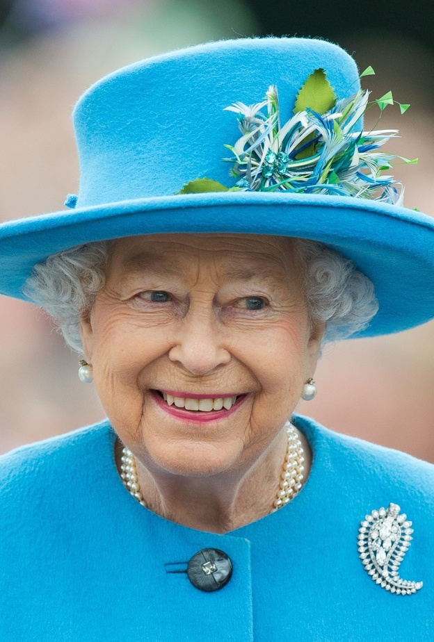 مناسبات خالفت فيها الملكة الراحلة إليزابيث الثانية البروتوكول الملكي