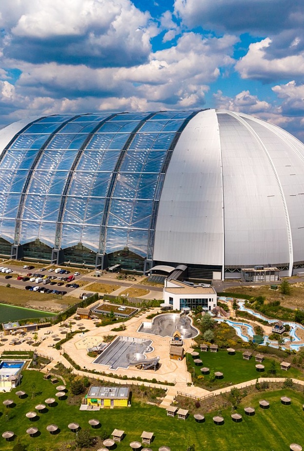 منتجع الجزر الاستوائية (710.000 قدم مربع)