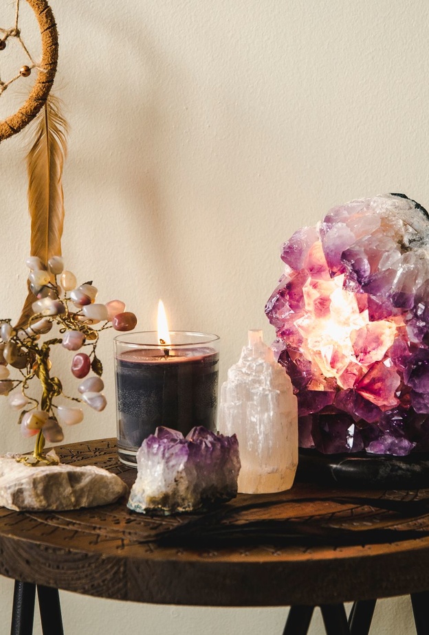 يُعرف حجر الجمشت بأنّه متعدّد الأغراض