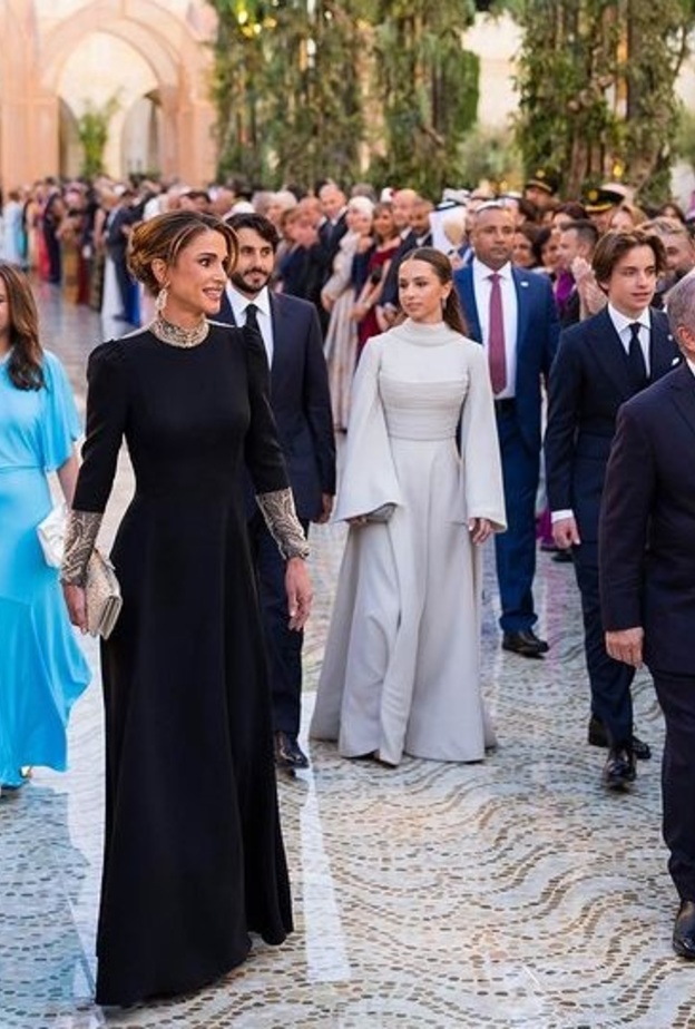 "أميرات الأناقة" فساتين ساحرة تبرز جمال ايمان وسلمى في زفاف ولي العهد الاردني ورجوة الحسين  
