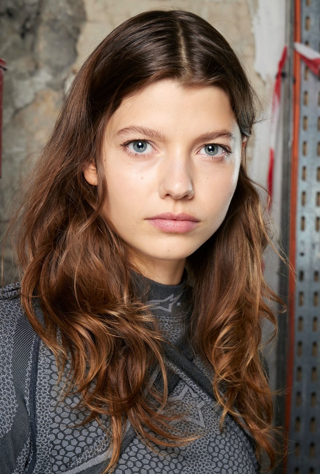 ألوان صبغات شعر بنية اختاريها قبل حلول عيد الأضحى .. صيحة تجدّد جمالك في الصيف