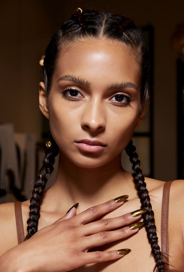 5 ألوان طلاء مناكير مشرقة للصيف تناسب الأظافر الطويلة ونصائحنا لتطبيقها بإحترافية