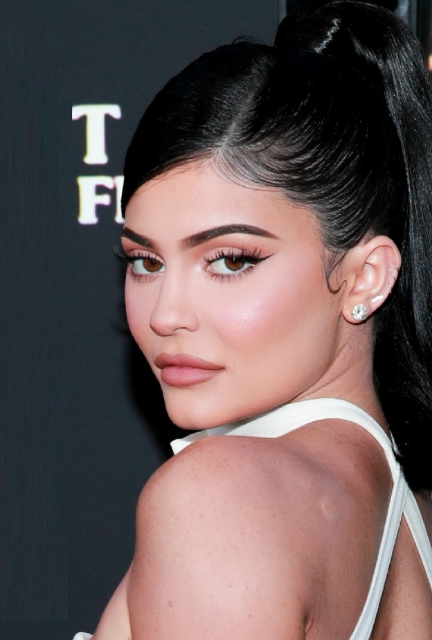 تسريحات شعر ذيل الحصان صيحة بارزة في الصيف