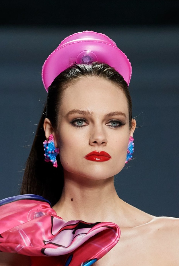 كل ما تحتاجينه في رحلات السفر إلى الشاطئ