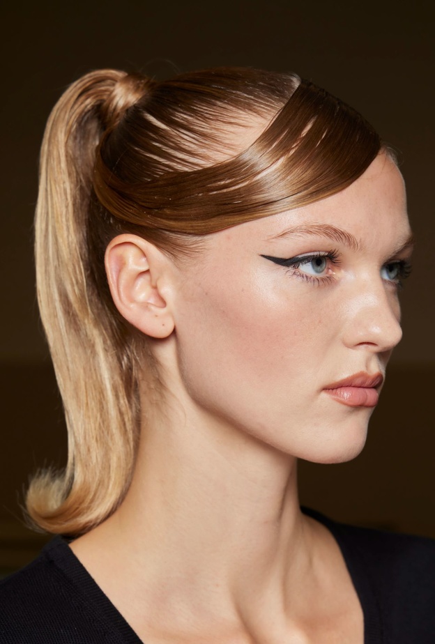 طريقة وضع مكياج عيون ناعم مع الآيلاينر الأسود لعيد الأضحى 2023