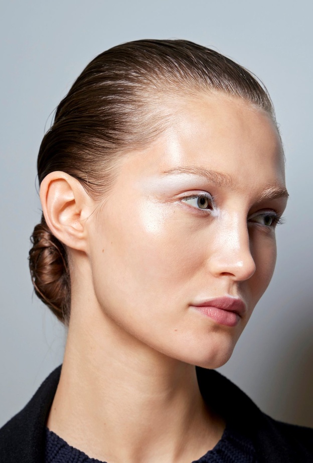 Valli مستحضرات العناية للمراة في الأربعين أثناء السفر - الصورة من عروض