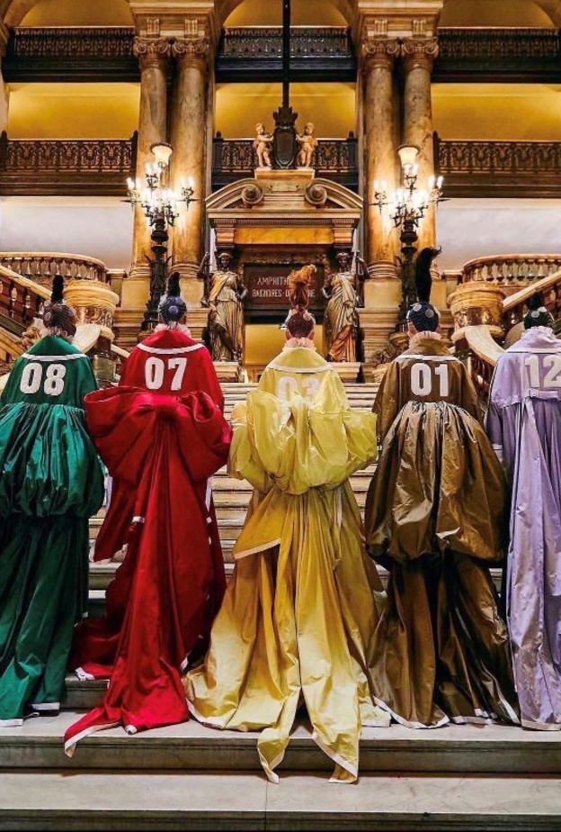 توم براون يعرض لأول مرة على الإطلاق مجموعة أزياء راقية في باريس