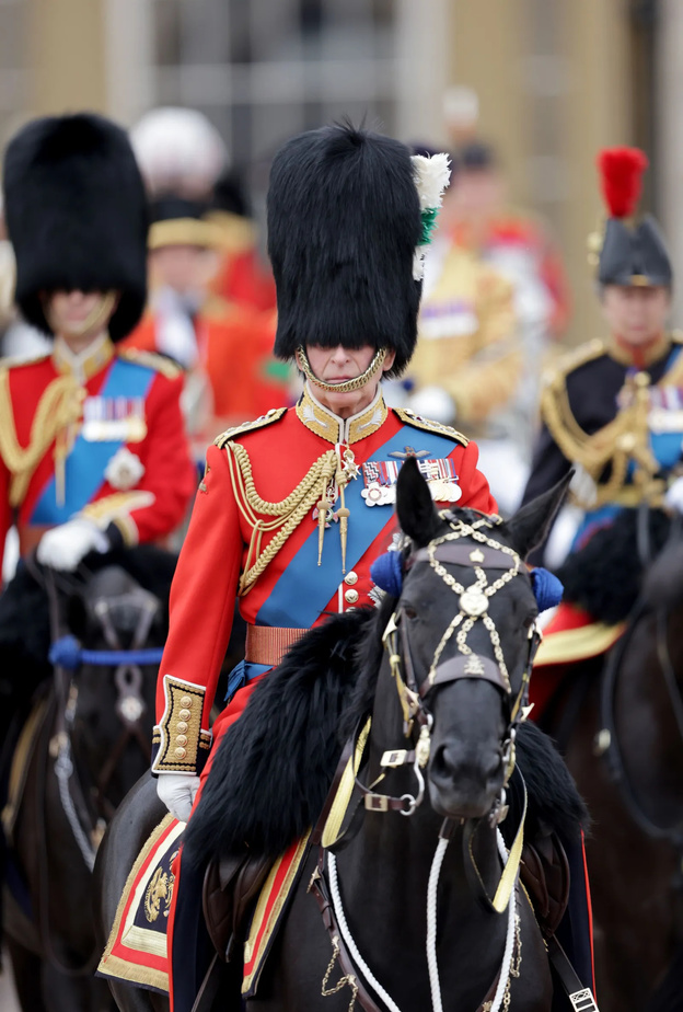 الملك تشارلز الثالث يظهر على حصانه في احتفالية Trooping the Colour