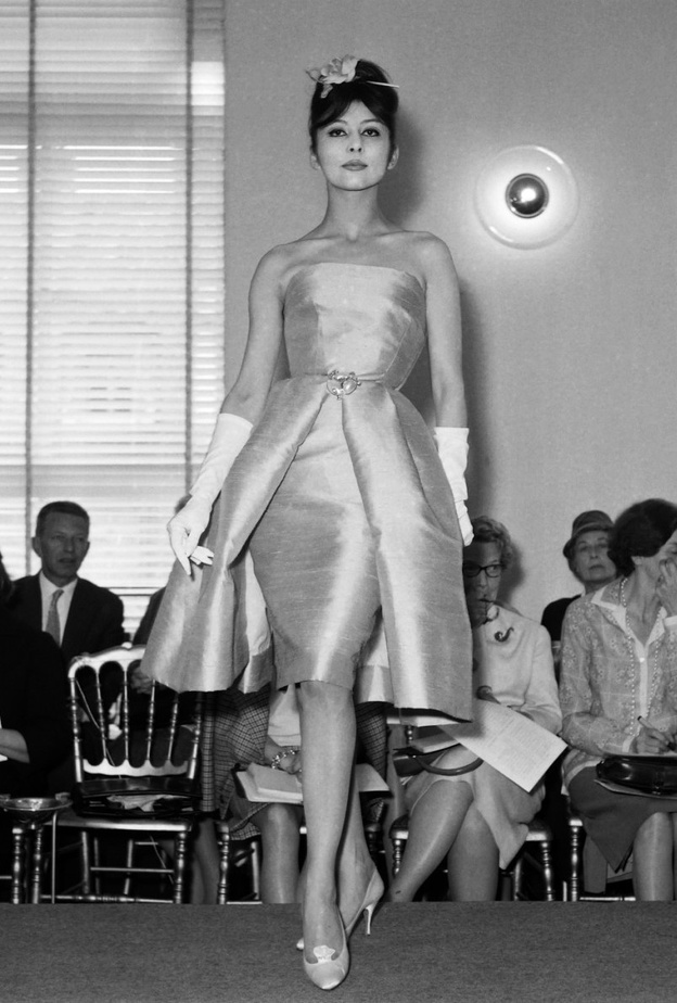 مهنة عرض الأزياء كيف ظهرت ومن هن أشهر عارضات الأزياء العالميات؟