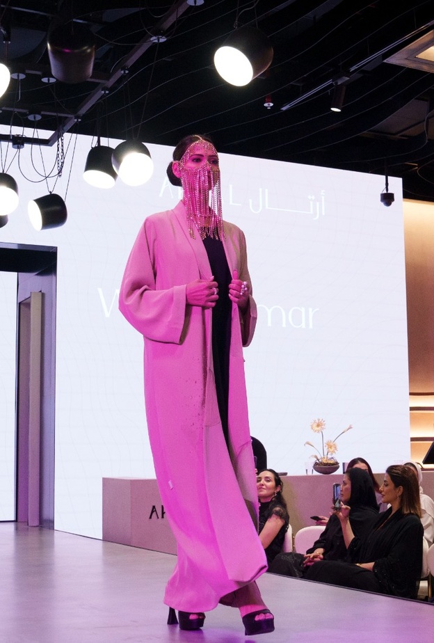 "أرتال".. الوجهة الجديدة للأزياء الإماراتية الراقية 