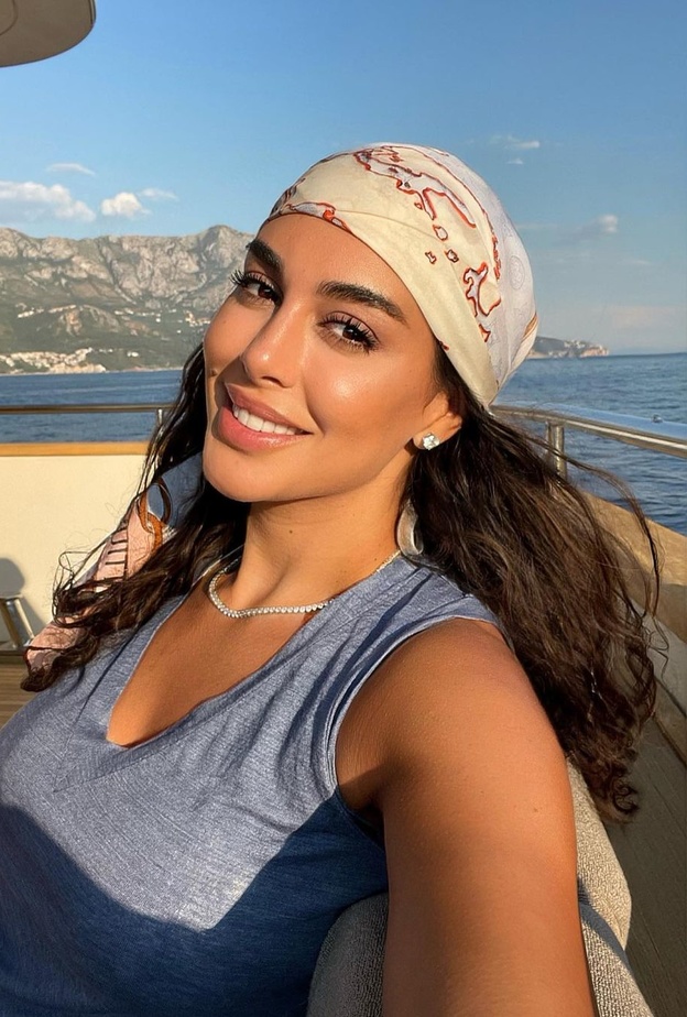 أساسيات مكياج لا تتخلى عنها ياسمين صبري في رحلاتها الترفيهية ..إليك الخطوات