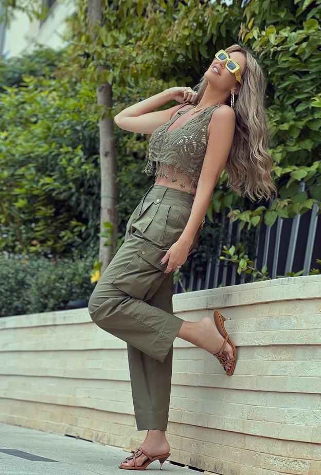 تنسيقات أزياء مريحة للعطلات الصيفية من وحي عاشقات الموضة ..بالصور