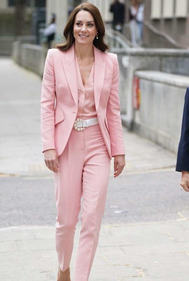 البدل الرسمية النسائية Power suits