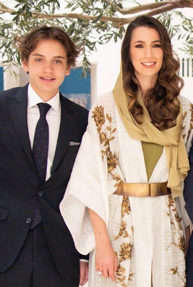 من سيسلم العروس رجوة آل سيف إلى الأمير الحسين؟