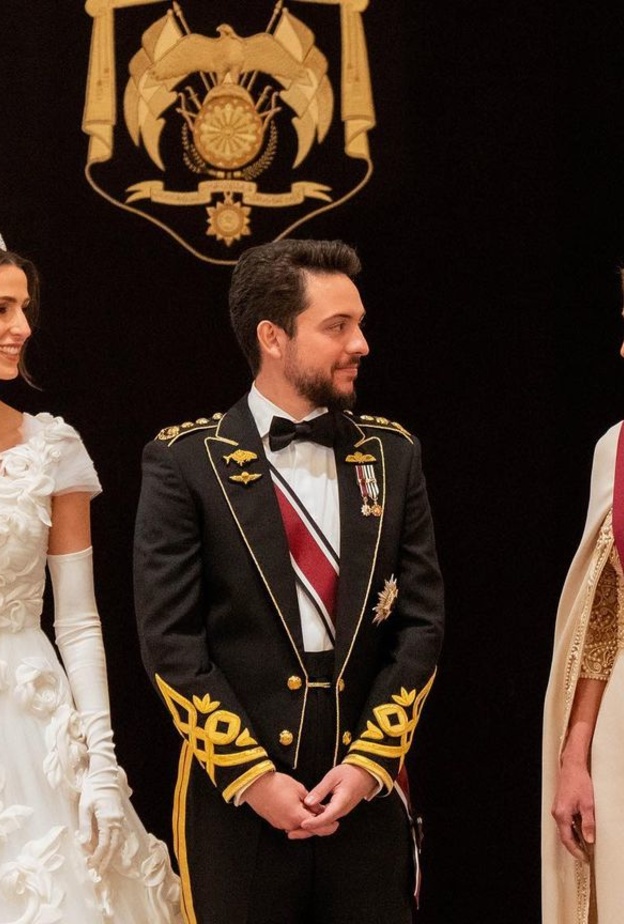 ما هي القواسم المشتركة بين تاج الملكة رانيا وتاج الأميرة رجوة آل سيف؟