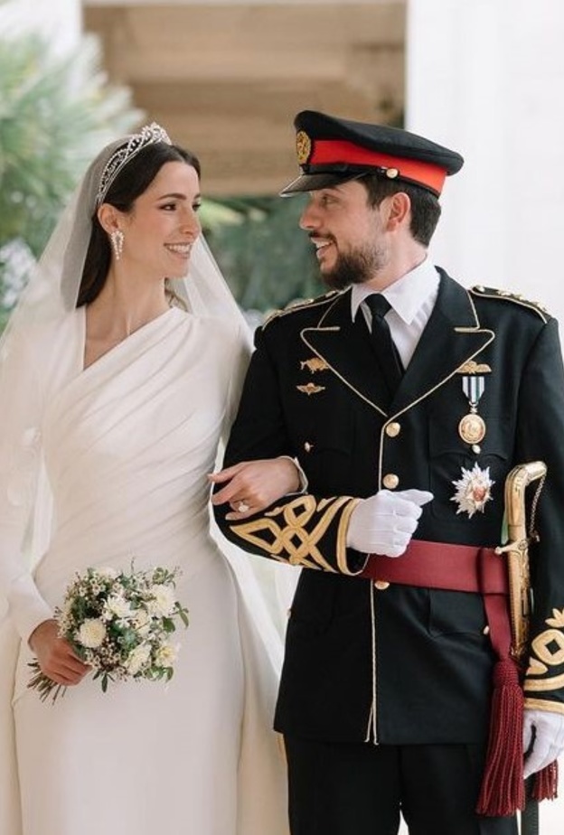 نظرة على أبرز الإطلالات الجمالية في حفل زفاف الأمير حسين والأميرة رجوة