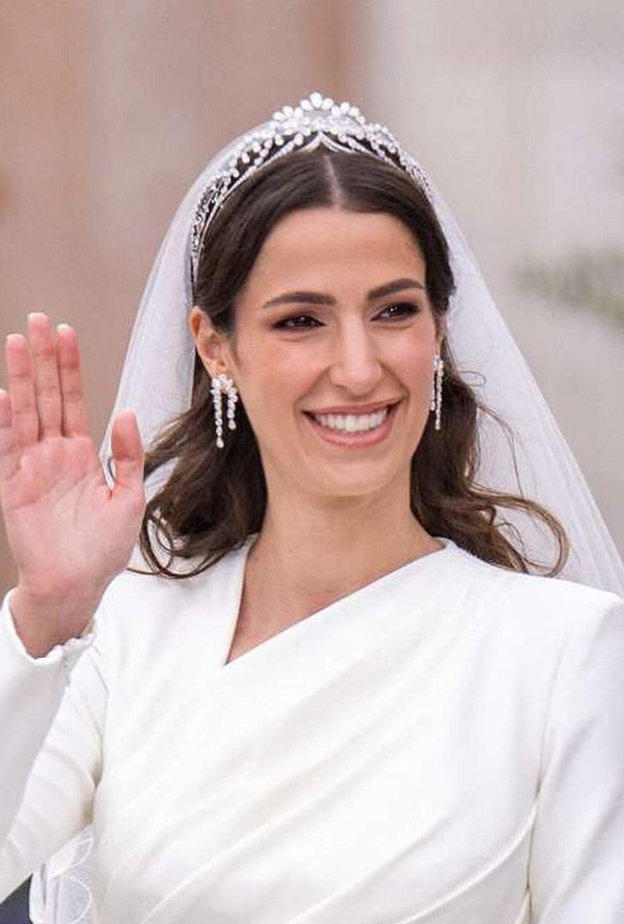 لماذا تتزينّ الملكات والأميرات بالأقراط؟