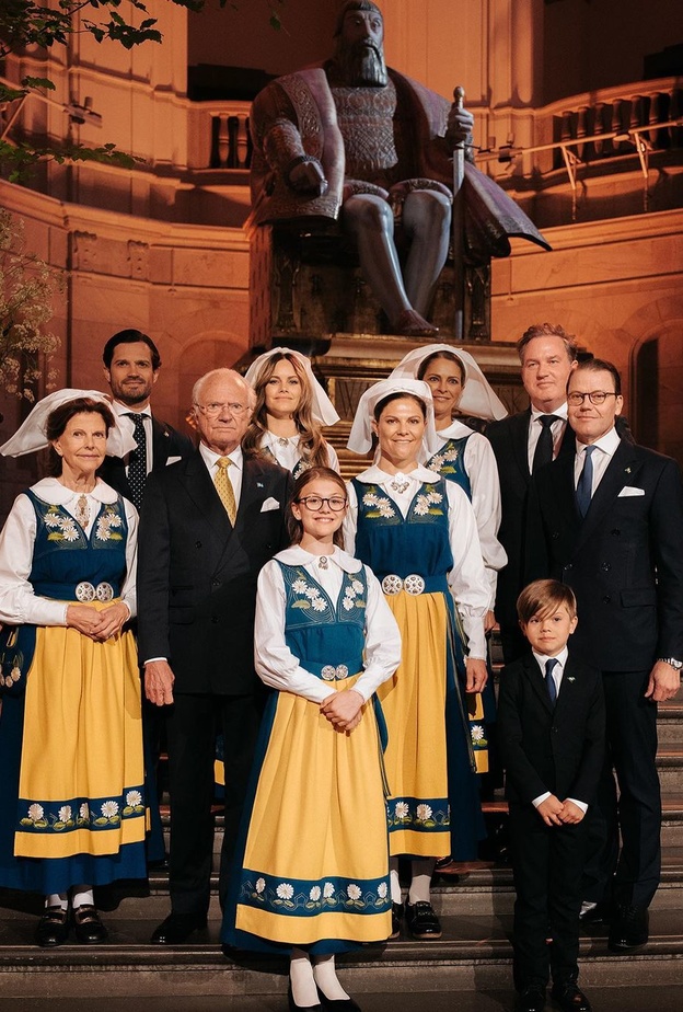 العائلة المالكة السويدية تحتفل اليوم بالعيد الوطني ويوم العلم Nationaldag