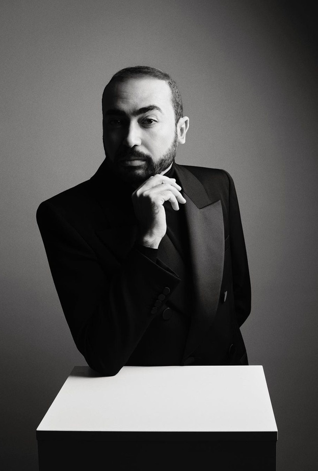 محمد آشي Mohammed Ashi أصبح أول مصمم أزياء من منطقة الخليج ينصمّ إلى اتحاد الأزياء الراقية 