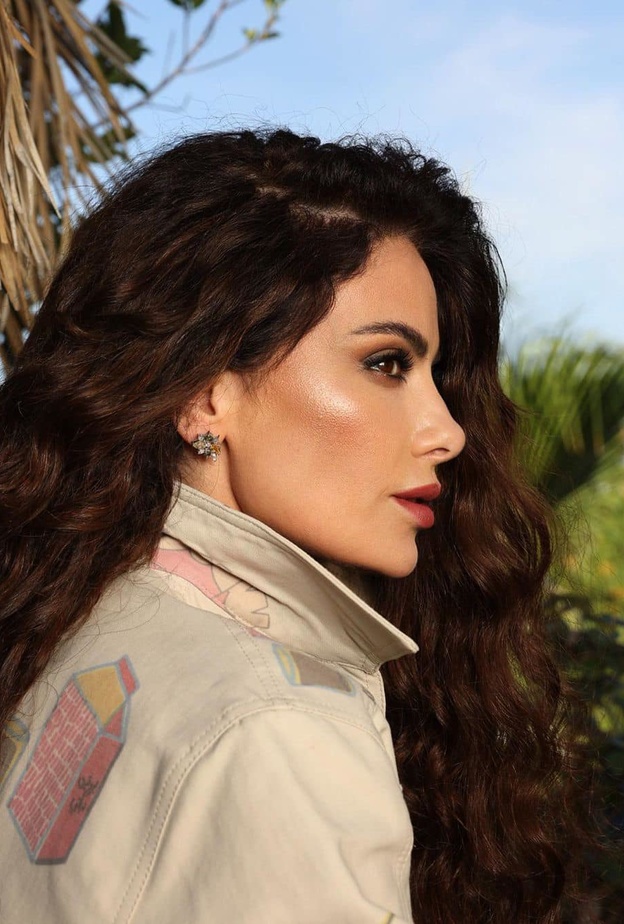 إطلالة جمالية ناعمة مع تقنية رفع الخدود تألقي بها في العيد بأسلوب صبا مبارك