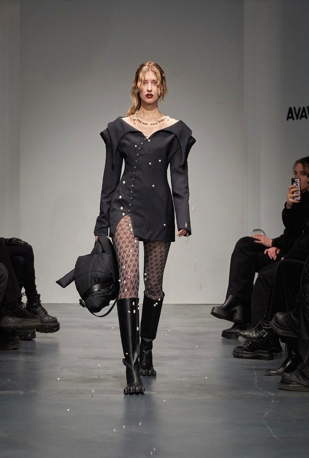 التمييز بين الأزياء المفاهيمية والعرض المفاهيمي