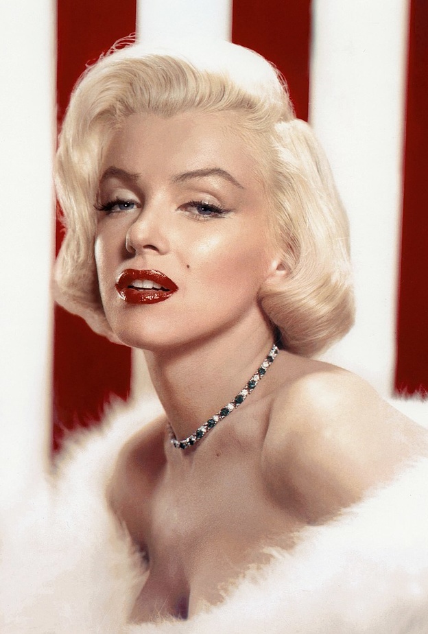 قطع أيقونية من صندوق مجوهرات مارلين مونرو Marilyn Monroe "أسطورة الإغراء"