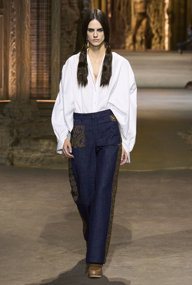 ملابس يمكنك ارتداؤها في المكتب بعيداً عن الكلاسيكية