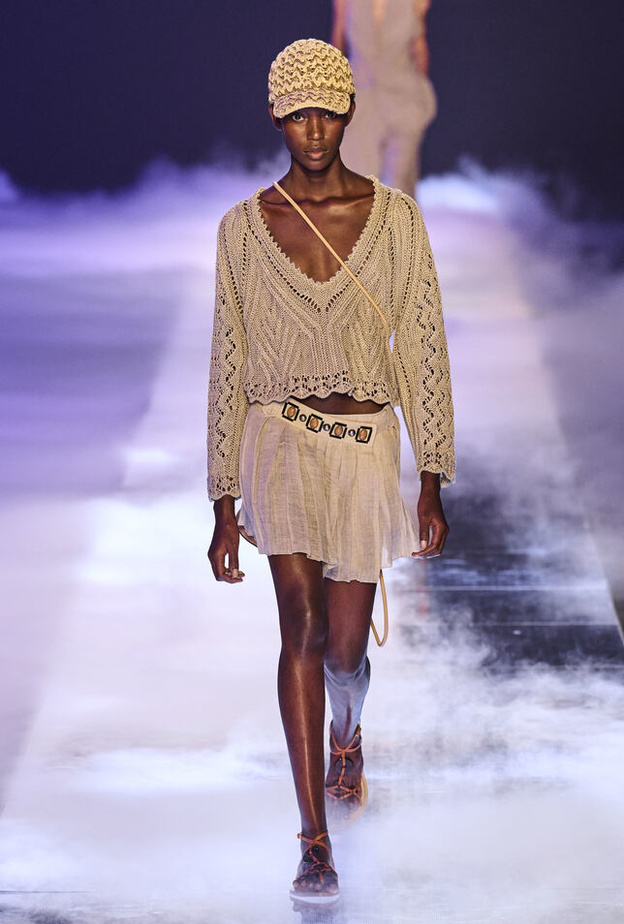 تصاميم كروشيه مميّزة ولافتة من Alberta Ferretti