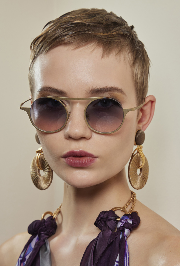 أجمل  النظارات الشمسية مع الكادر الدائري في عيد الأضحى