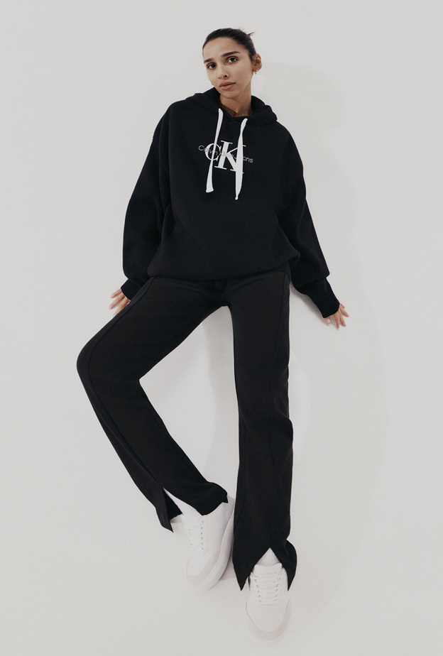 هلا عبدالله وجه حملة جديدة هادفة مع CALVIN KLEIN