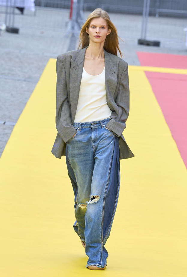 قواعد ارتداء بناطيل الجينز أحدث صيحات الموض