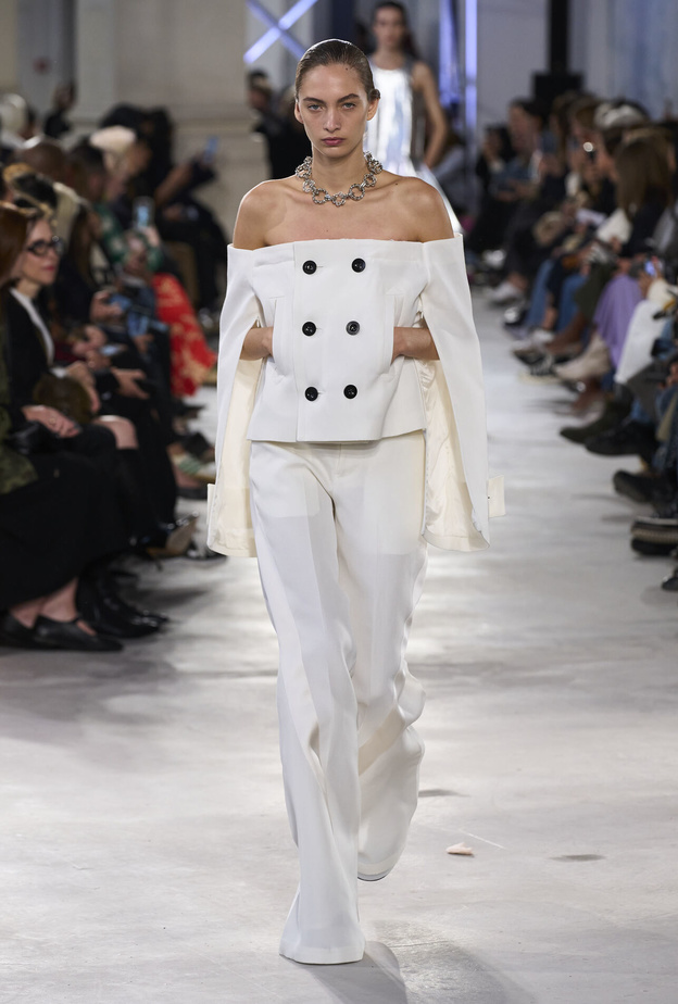 أفكار غير تقليدية لاختيار جاكيتات عصرية في الصيف