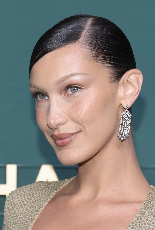 أسرار بيلا حديد لبشرة شابة ومشدودة: تعرفي على الطرق التجميلية