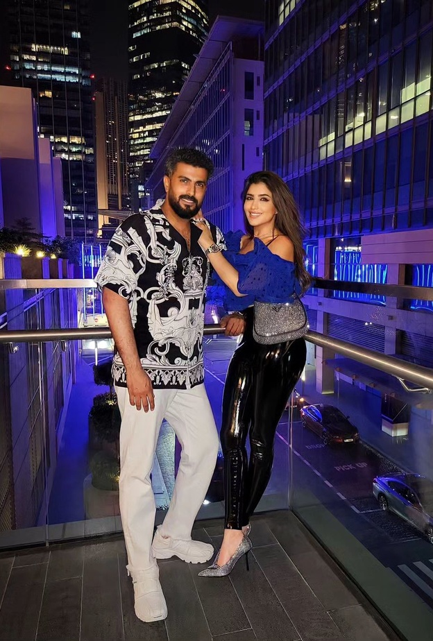 مي عمر وزوجها 