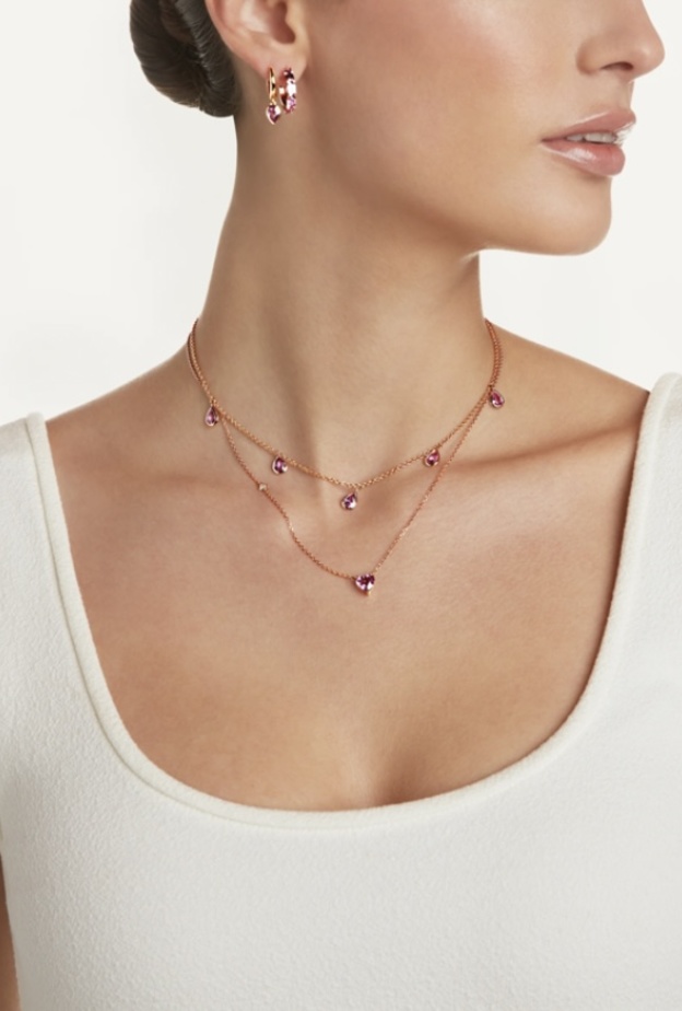 6 تصاميم سلاسل أحجار كريمة ستضفي لمسة عصرية على مظهرك