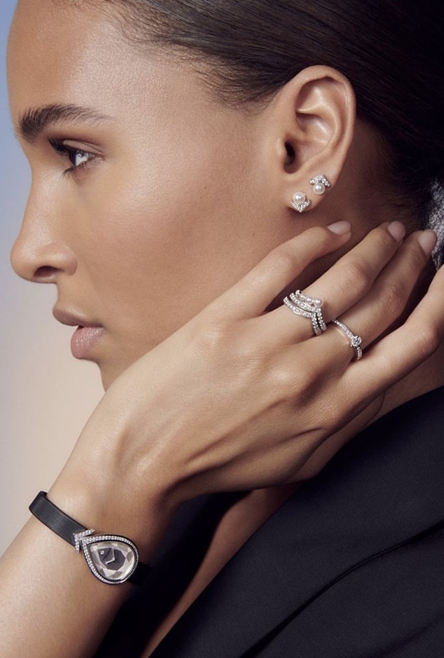 ساعات نسائية فاخرة مرصعة بالألماس تناسب الإطلالات الرسمية في عالم العمل لعام 2023