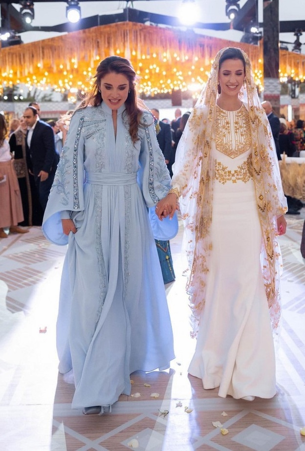 الملكة رانيا والعروس خلال حفل الحناء انستقرام@queenrania