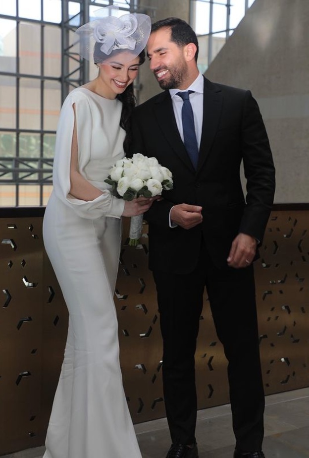 ماريتا الحلاني بإطلالة الزفاف الأولى بالجمبسوت الأبيض  