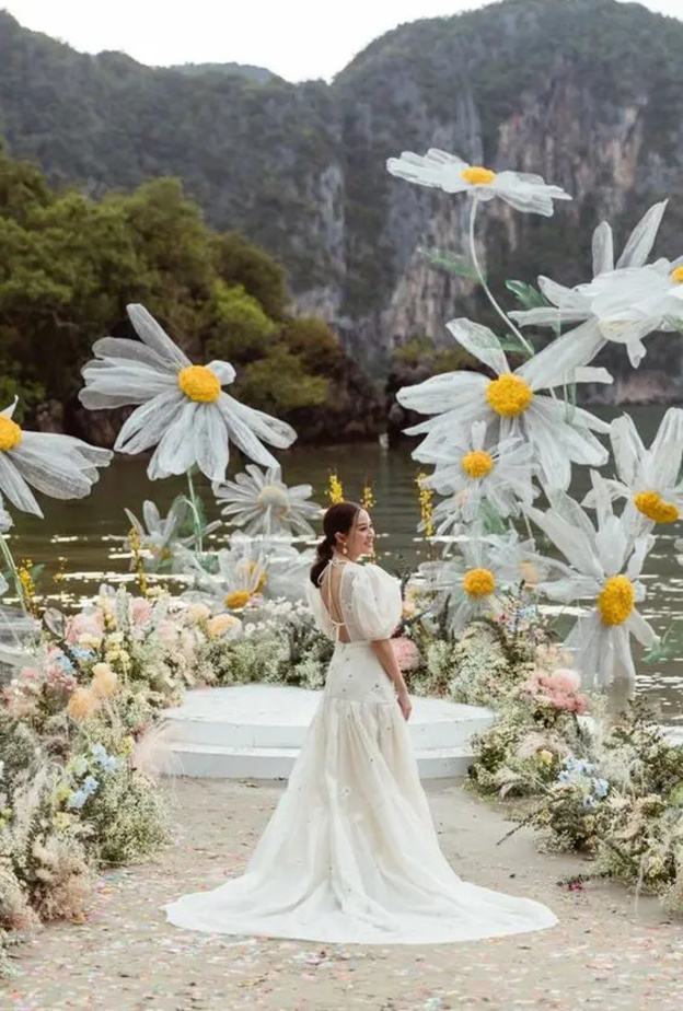 أفكار جديدة لديكور حفلات الزفاف بالزهور الكبيرة