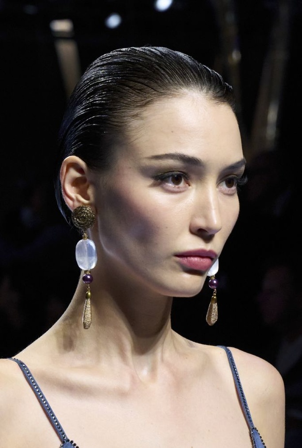 طرق تجميلية فعّالة لرفع الحواجب وشد الجبهة