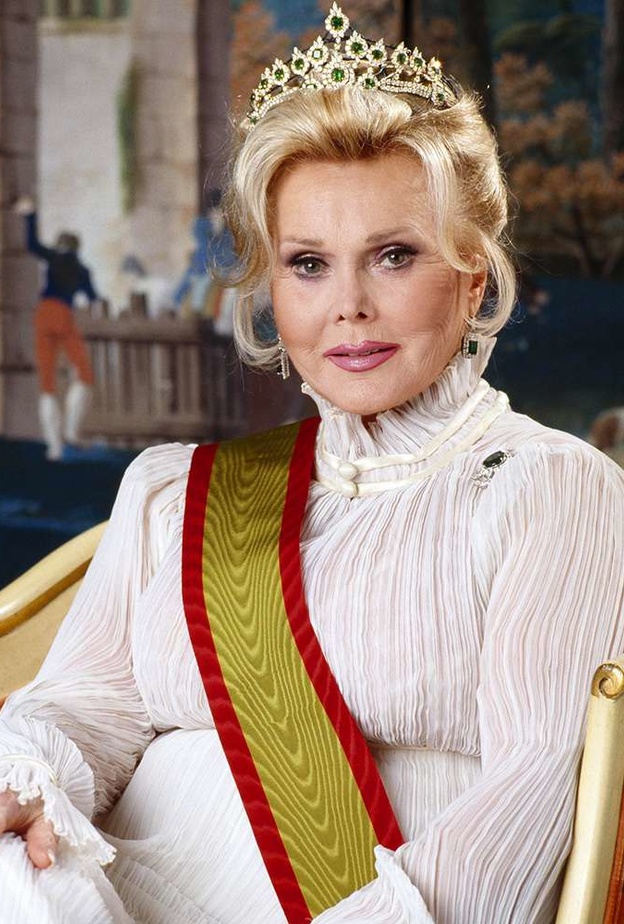 5 معلومات لا تعرفينها عن الممثّلة العالمية زازا غابور وشغفها الكبير بالمجوهرات