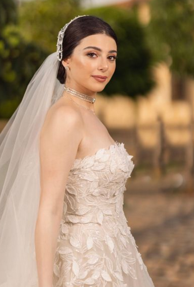إطلالة ماريتا الحلاني يوم زفافها