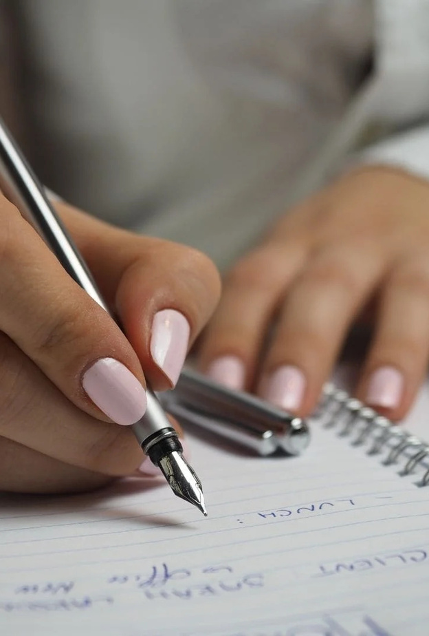 كيفية تحسين خط اليد.. 12 نصيحة فعالة