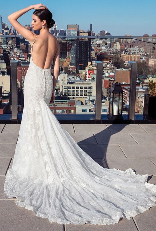 فساتين زفاف مع ظهر مفتوح