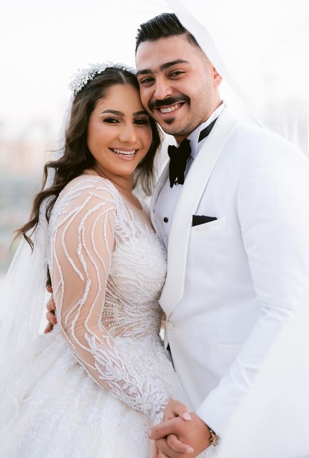 اطلت ياسمينا العلواني بإطلاتين مختلفتين خلال حفل زفافها