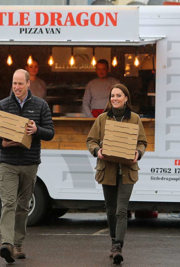 مناسبات أظهر فيها أفراد العائلة المالكة البريطانية حبهم للبيتزا