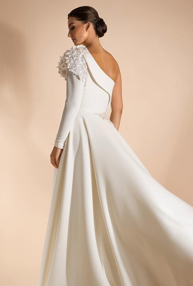 من تصاميم علامة Adnan Akbar