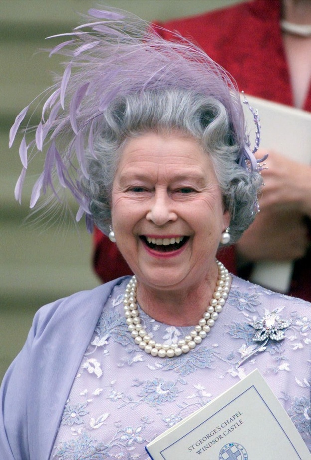 بروشات فاخرة تألقت بها الملكة إليزابيث Queen Elizabeth II في أكثر من مناسبة